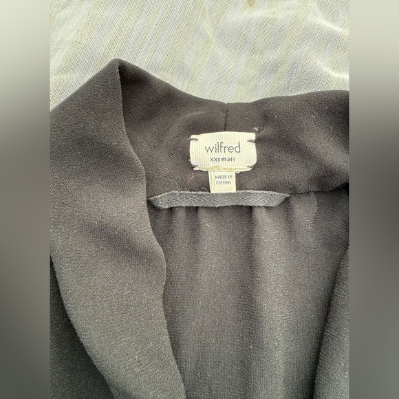 Aritzia Wilfred Black Sleeveless Button-Down Blouse, size XXS - Picture 3 of 4